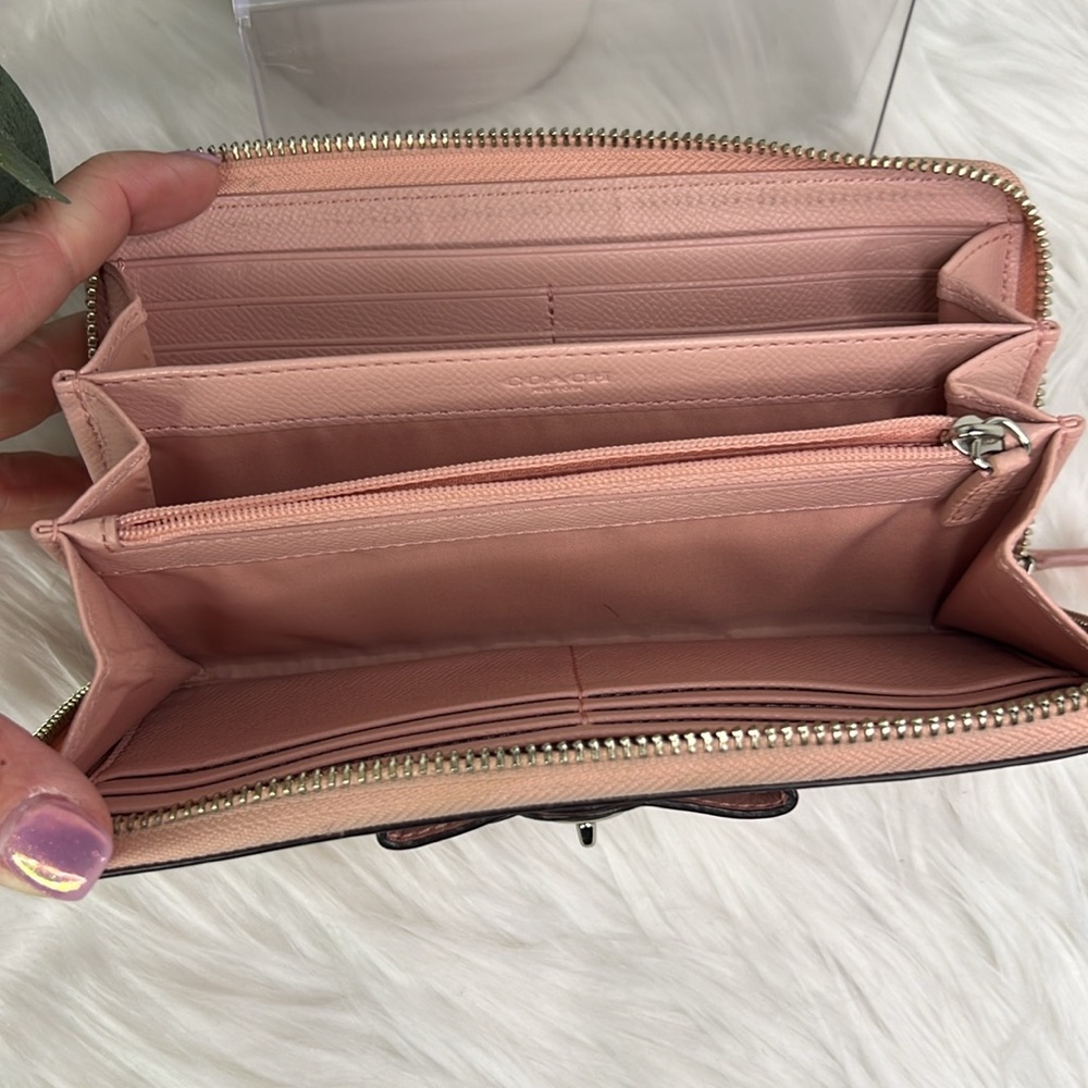 GUC- Coach patent leather longWallet - Picture 3 of 11